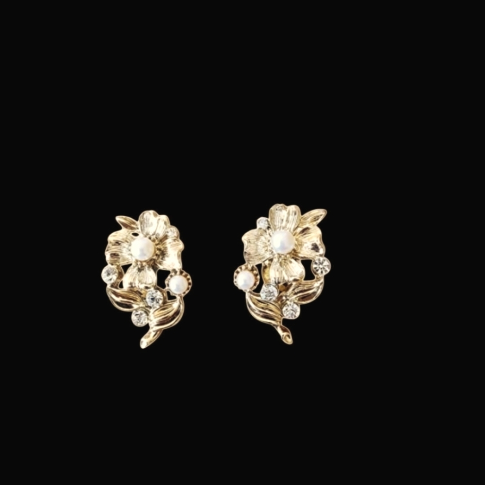 Lisner clip on flower earrings gold pearl vintage